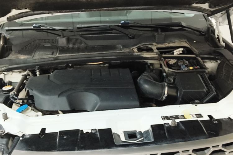 Used Land Rover Discovery Sport 2018 240 PS SE Version Engine Bay