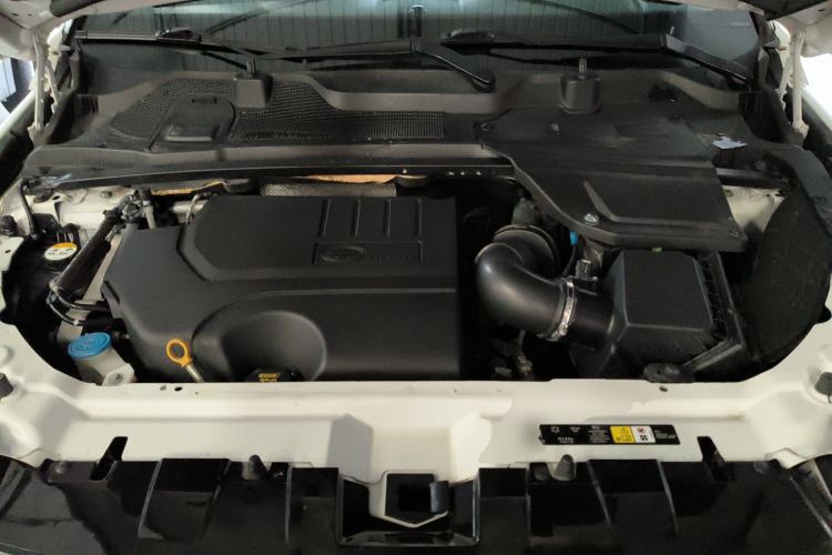 Used Land Rover Discovery Sport 2018 240 PS PURE Edition Engine Bay