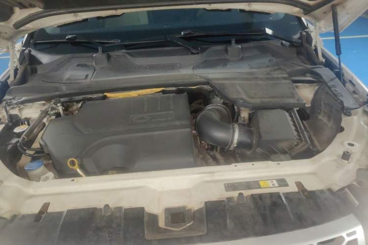 Used Land Rover Discovery Sport 2018 240 PS HSE Version Engine Bay