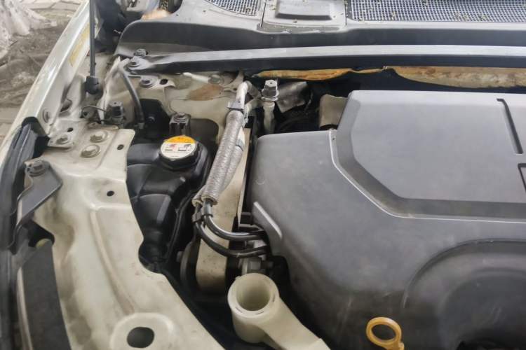 Used Land Rover Discovery Sport 2018 240 PS SE Version Engine Bay Right