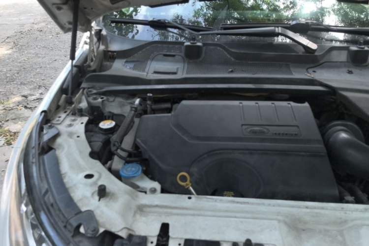 Used Land Rover Discovery Sport 2018 240 PS SE Version Engine Bay Right
