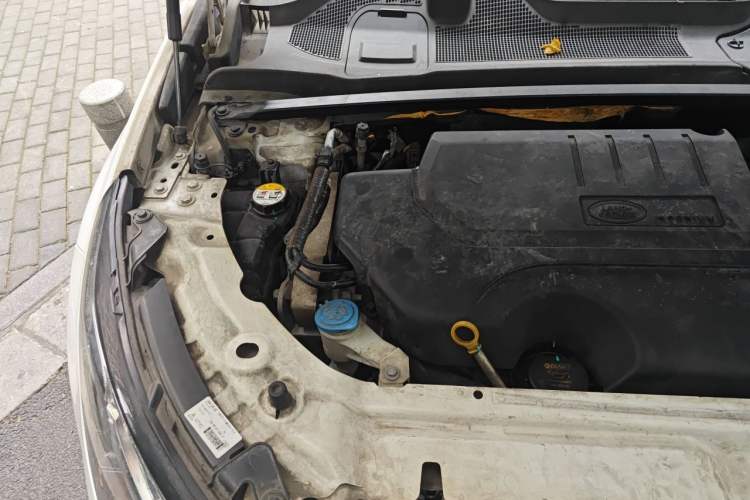 Used Land Rover Discovery Sport 2018 240 PS SE Version Engine Bay Right