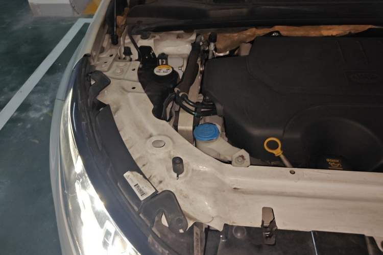 Used Land Rover Discovery Sport 2018 240 PS HSE Version Engine Bay Right