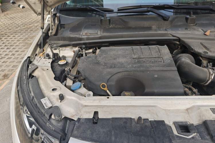Used Land Rover Discovery Sport 2018 240 PS HSE Version Engine Bay Right