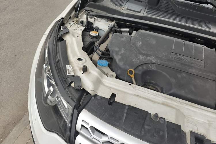 Used Land Rover Discovery Sport 2018 240 PS HSE Version Engine Bay Right