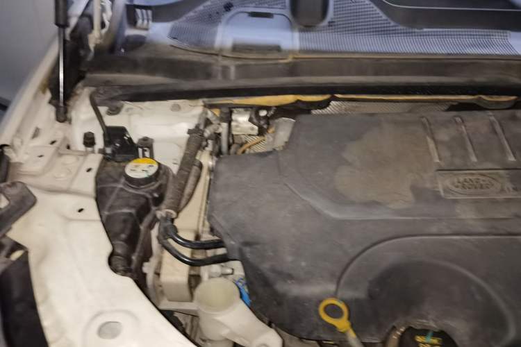 Used Land Rover Discovery Sport 2018 240 PS PURE Edition Engine Bay Right