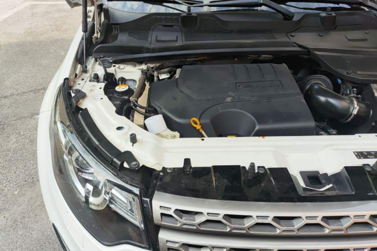 Used Land Rover Discovery Sport 2018 240 PS SE Version Engine Bay Right