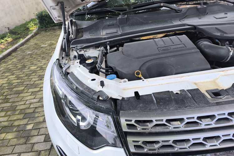 Used Land Rover Discovery Sport 2018 240 PS SE Version Engine Bay Right