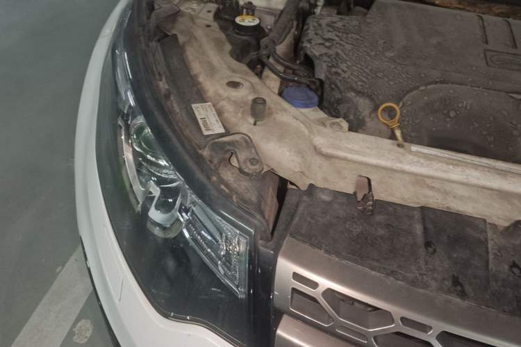 Used Land Rover Discovery Sport 2018 240 PS SE Version Engine Bay Right