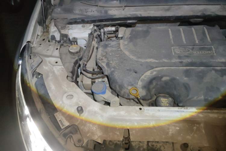 Used Land Rover Discovery Sport 2018 240 PS SE Version Engine Bay Right