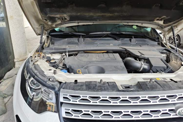 Used Land Rover Discovery Sport 2018 240 PS HSE Version Engine Bay Right