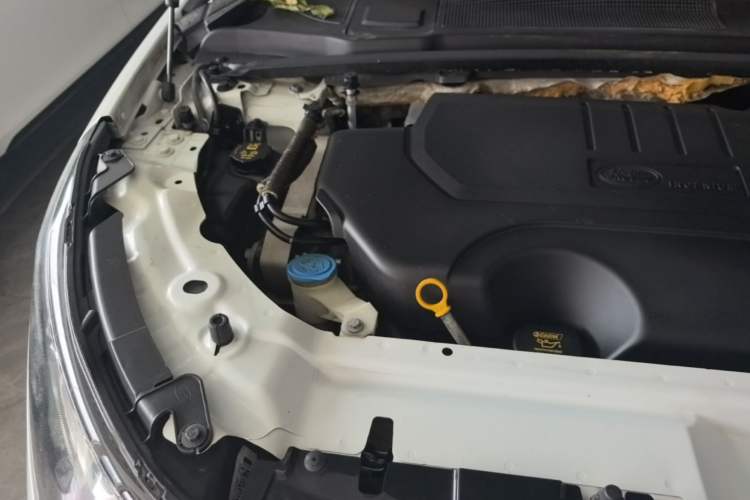 Used Land Rover Discovery Sport 2018 240 PS SE Version Engine Bay Right