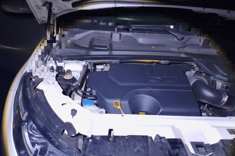 Used Land Rover Discovery Sport 2018 240 PS SE Version Engine Bay Right