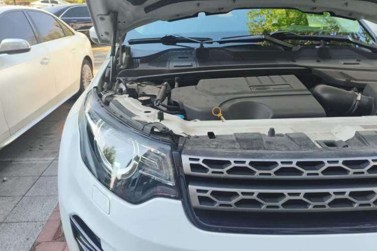 Used Land Rover Discovery Sport 2018 240 PS SE Version Engine Bay Right