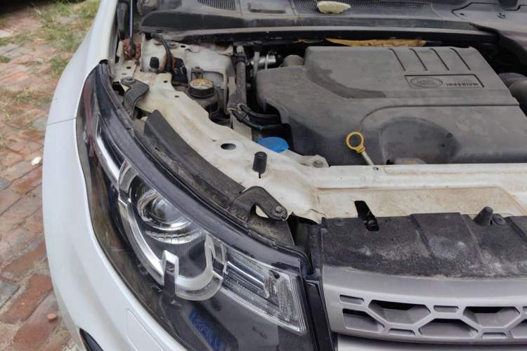Used Land Rover Discovery Sport 2018 240 PS SE Version Engine Bay Right
