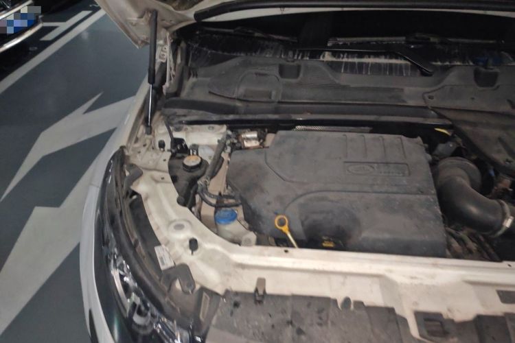 Used Land Rover Discovery Sport 2018 240 PS SE Version Engine Bay Right