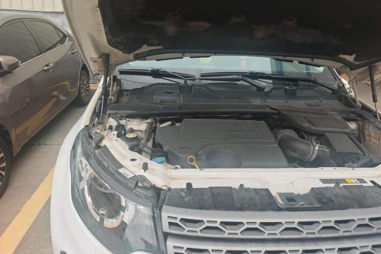 Used Land Rover Discovery Sport 2018 200 PS PURE Edition Engine Bay Right