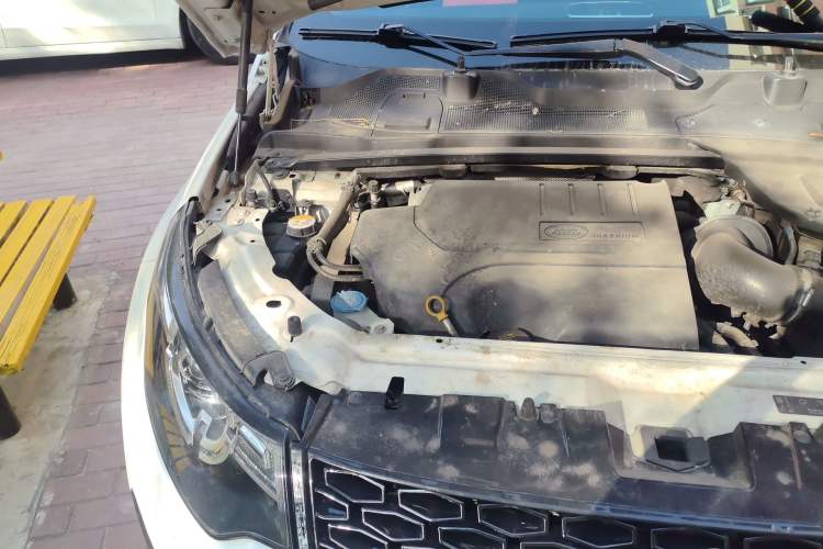 Used Land Rover Discovery Sport 2018 240 PS SE Version Engine Bay Right