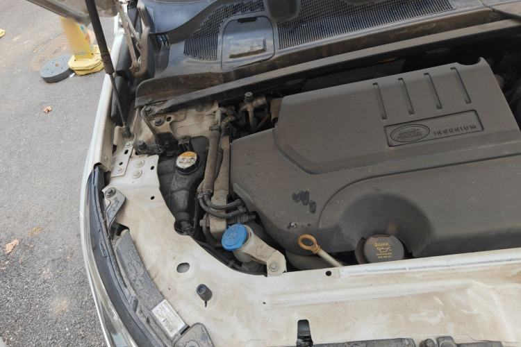 Used Land Rover Discovery Sport 2018 240 PS SE Version Engine Bay Right
