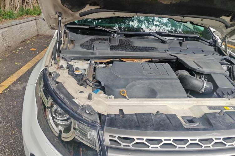 Used Land Rover Discovery Sport 2018 240 PS SE Version Engine Bay Right