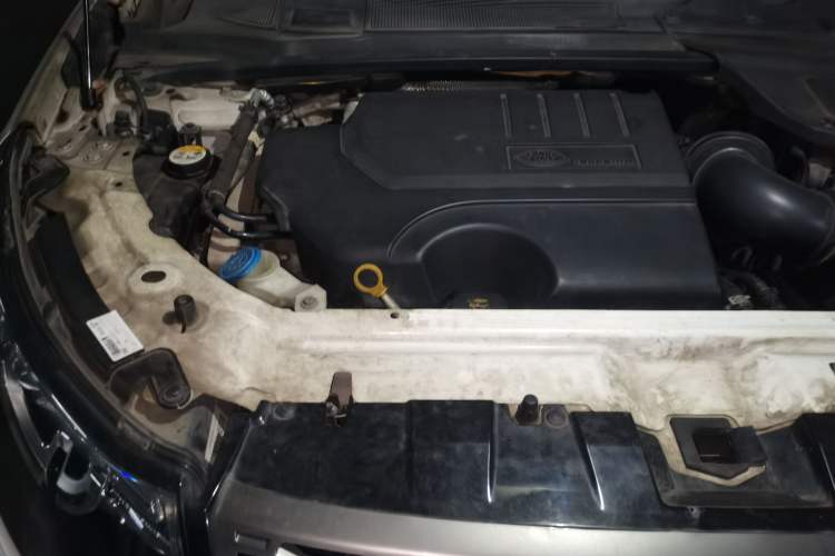 Used Land Rover Discovery Sport 2018 240 PS SE Version Engine Bay Right