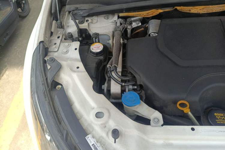 Used Land Rover Discovery Sport 2018 240 PS SE Version Engine Bay Right