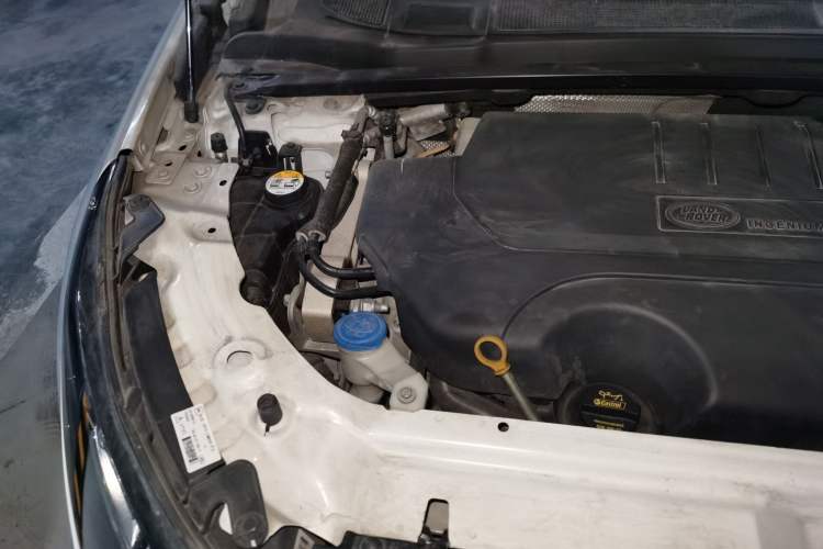 Used Land Rover Discovery Sport 2018 240 PS SE Version Engine Bay Right