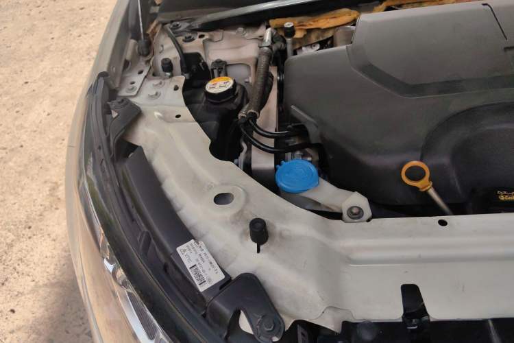 Used Land Rover Discovery Sport 2018 240 PS SE Version Engine Bay Right