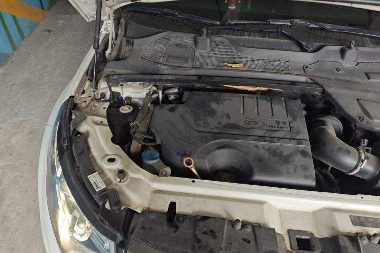 Used Land Rover Discovery Sport 2018 240 PS SE Version Engine Bay Right