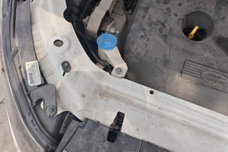 Used Land Rover Discovery Sport 2018 240 PS SE Version Engine Bay Right