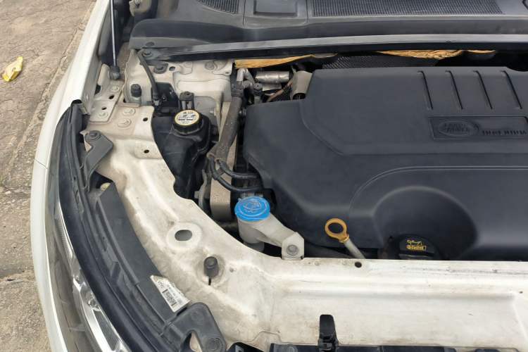Used Land Rover Discovery Sport 2018 240 PS SE Version Engine Bay Right