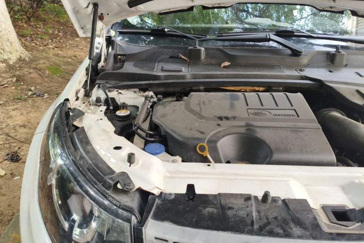 Used Land Rover Discovery Sport 2018 200 PS PURE Edition Engine Bay Right