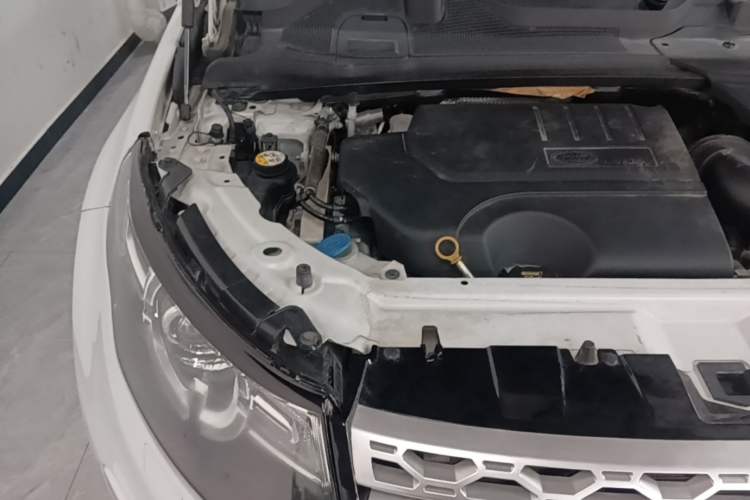 Used Land Rover Discovery Sport 2018 240 PS HSE Version Engine Bay Right
