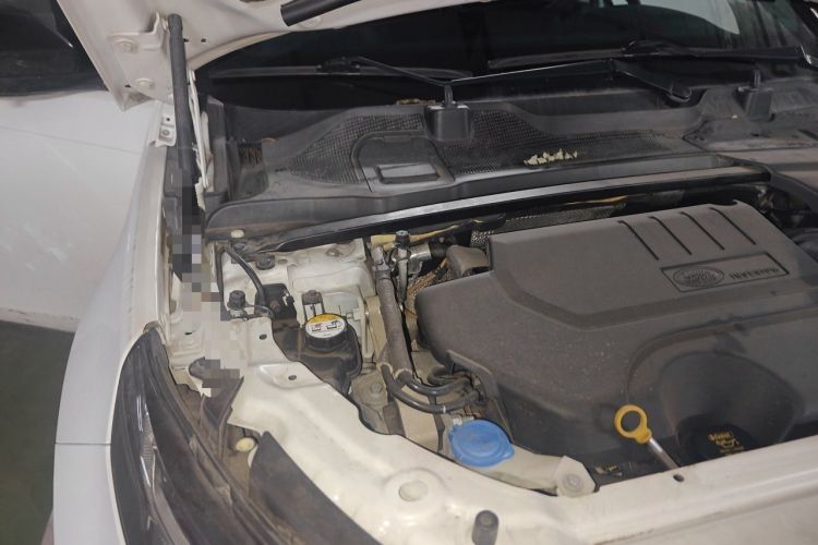 Used Land Rover Discovery Sport 2018 240 PS SE Version Engine Bay Right