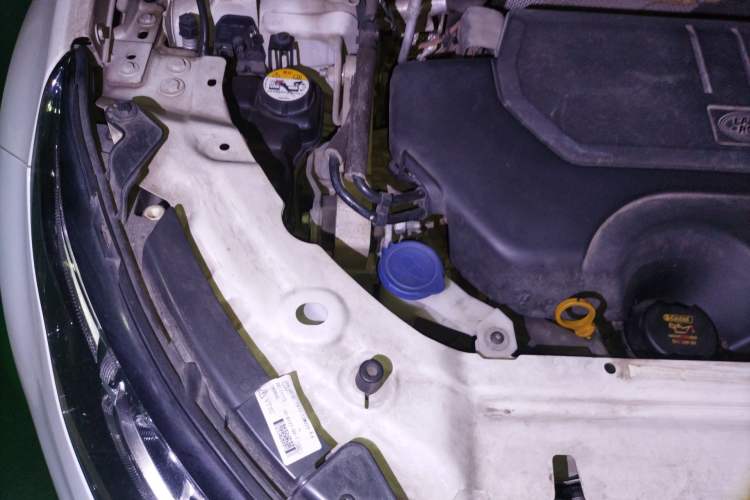 Used Land Rover Discovery Sport 2018 240 PS SE Version Engine Bay Right