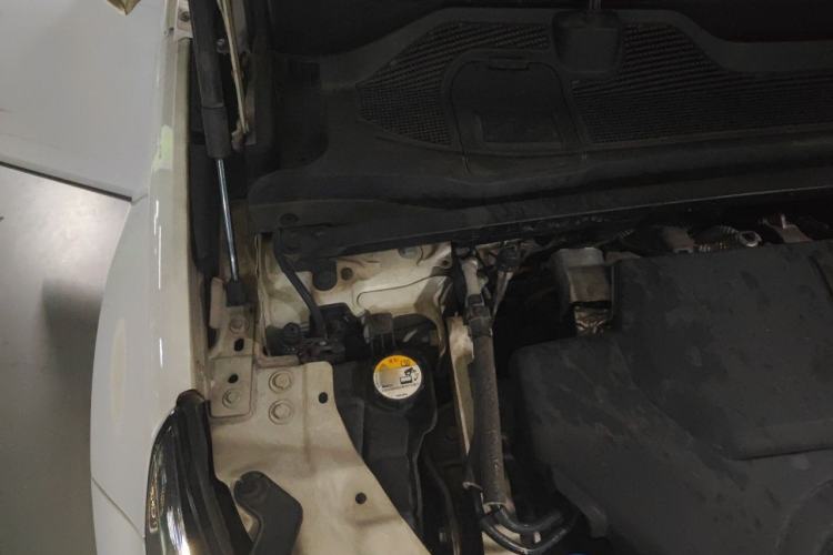 Used Land Rover Discovery Sport 2018 240 PS SE Version Engine Bay Right