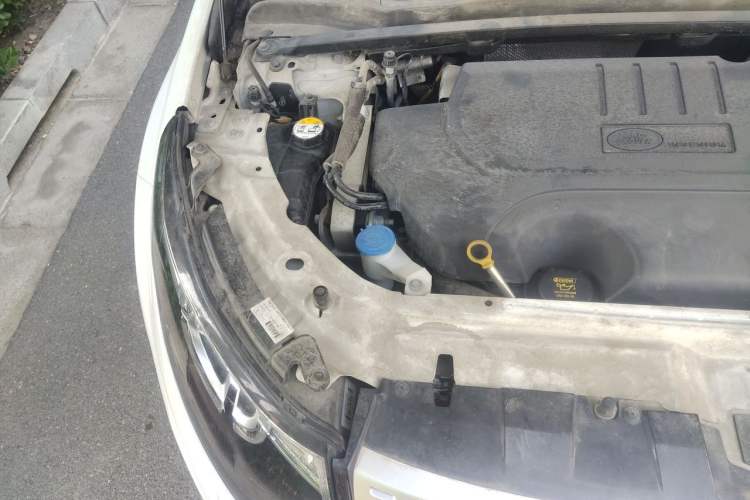 Used Land Rover Discovery Sport 2018 240 PS HSE Version Engine Bay Right