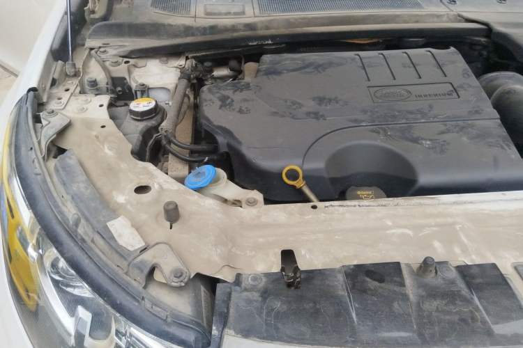 Used Land Rover Discovery Sport 2018 240 PS PURE Edition Engine Bay Right