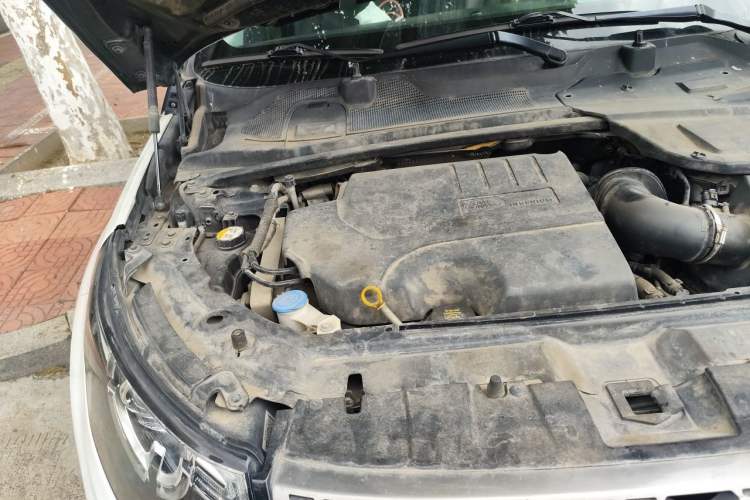 Used Land Rover Discovery Sport 2018 240 PS SE Version Engine Bay Right