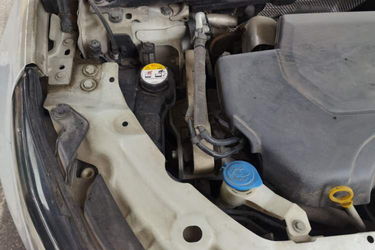 Used Land Rover Discovery Sport 2018 240 PS SE Version Engine Bay Right