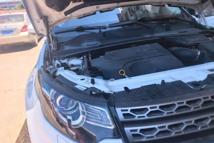 Used Land Rover Discovery Sport 2018 240 PS SE Version Engine Bay Right