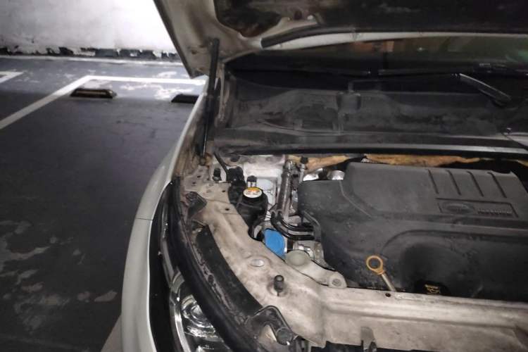 Used Land Rover Discovery Sport 2018 240 PS HSE LUXURY Edition Engine Bay Right