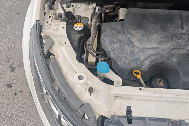 Used Land Rover Discovery Sport 2018 240 PS HSE Version Engine Bay Right