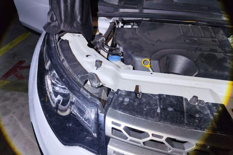 Used Land Rover Discovery Sport 2018 240 PS SE Version Engine Bay Right