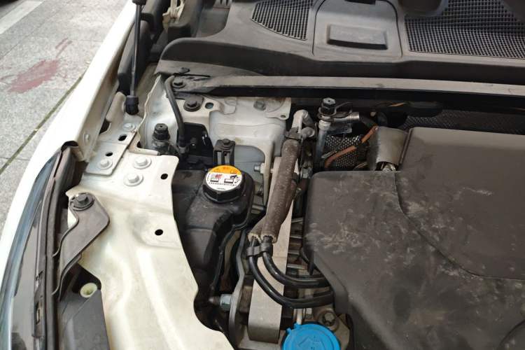 Used Land Rover Discovery Sport 2018 240 PS SE Version Engine Bay Right