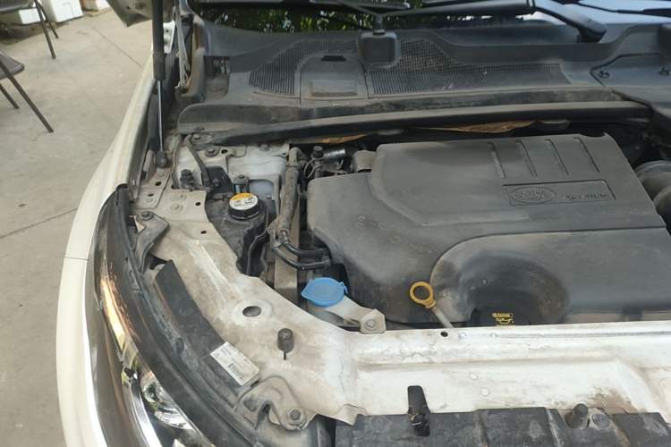 Used Land Rover Discovery Sport 2018 240 PS SE Version Engine Bay Right
