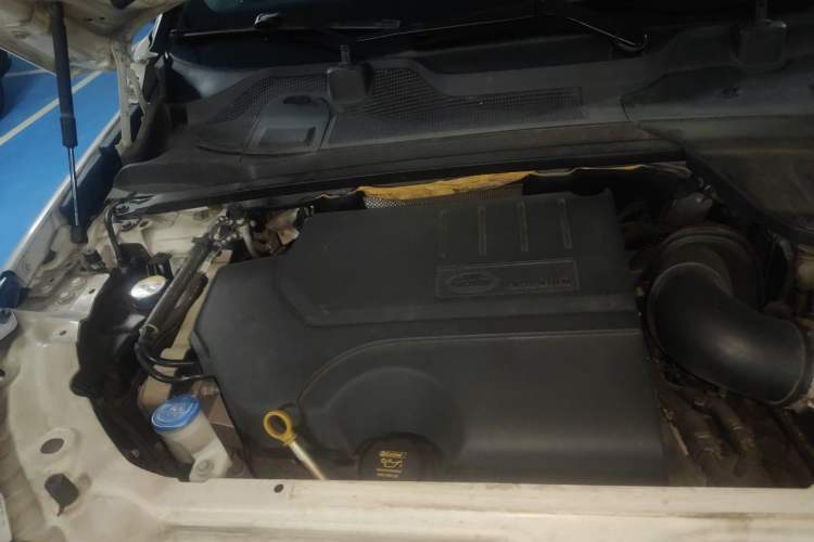 Used Land Rover Discovery Sport 2018 240 PS HSE Version Engine Bay Right