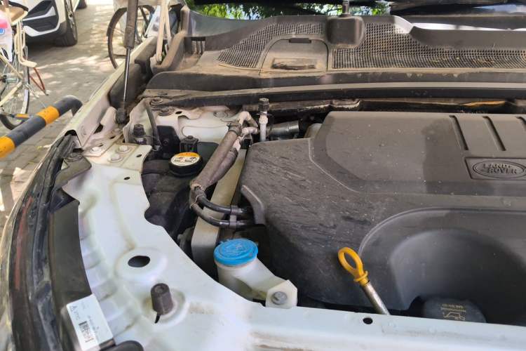 Used Land Rover Discovery Sport 2018 240 PS SE Version Engine Bay Right