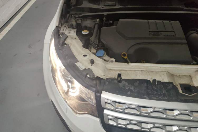 Used Land Rover Discovery Sport 2018 240 PS HSE Version Engine Bay Right