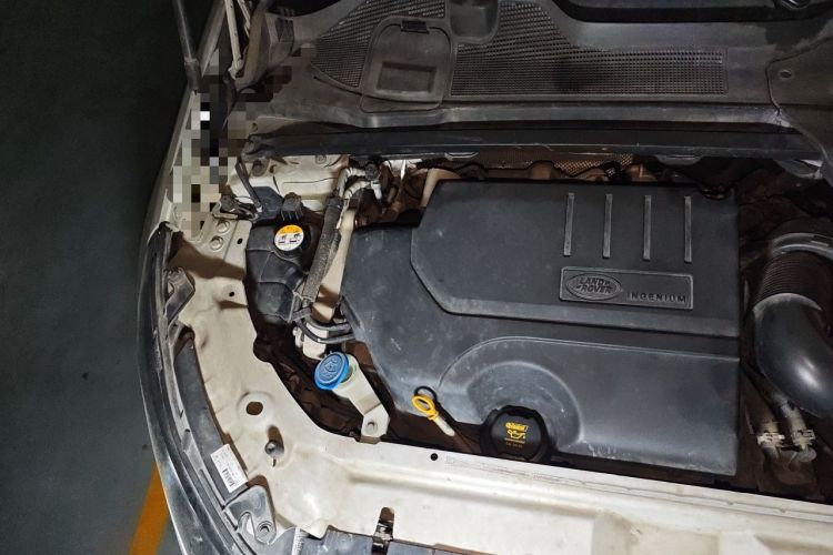 Used Land Rover Discovery Sport 2018 240 PS SE Version Engine Bay Right
